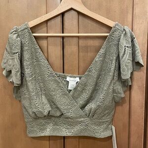 NWT Urban Romantics Eyelet Crop Top Sleeve Size L